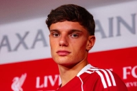 ستاره ایتالیایی پارما لباس قرمز لیورپول را پوشید + عکس