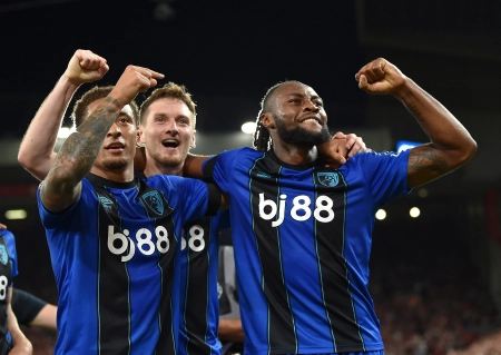 شب تاریخی سمنیو در آنفیلد؛ فوتبال علیه نژادپرستی