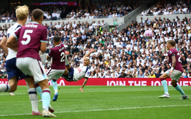 پوشکاش در جیب ریچارلیسون؛ به یاد قطر ۲۰۲۲!