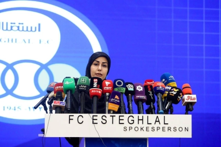 پاسخ تند سخنگوی استقلال به منصوریان: شما که ۲-۵-۳ بلد بودی، چه کار کردی؟!