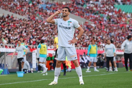 مهاجم سابق پرسپولیس در قامت سامورایی؛ جشن تولد ژاپنی شهاب زاهدی + عکس