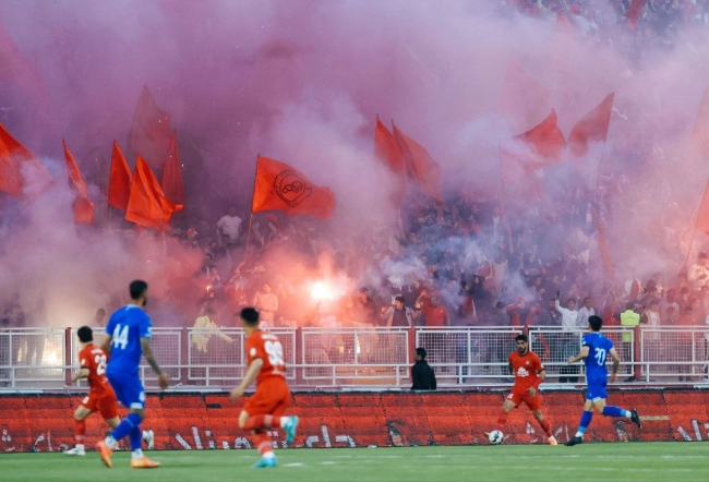 حضور تماشاگران، دلیل وقفه در آغاز دیدار تراکتور - استقلال