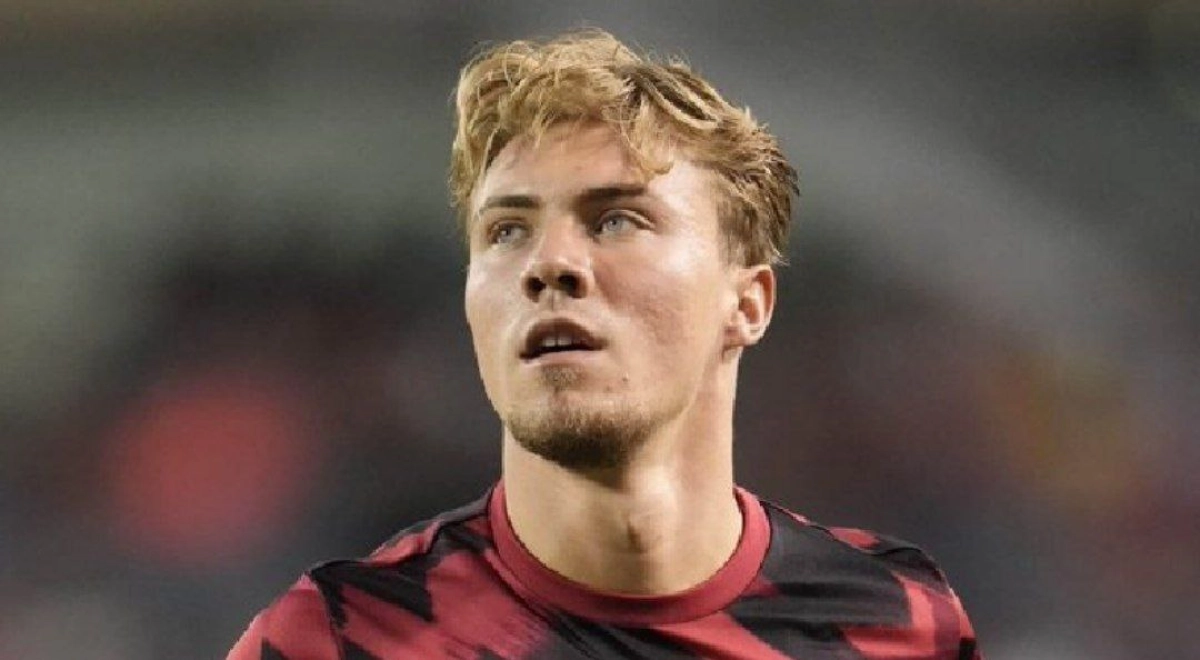 توافق یونایتد با ناپولی؛ معامله در انتظار موافقت هویلون