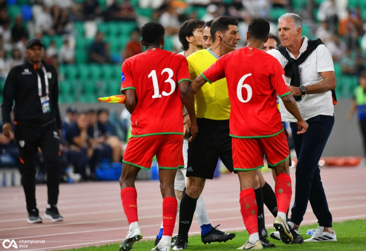 عصبانیت دوباره کی‌روش از داور ایرانی؛ کارت زرد جنجالی در دیدار عمان – ازبکستان