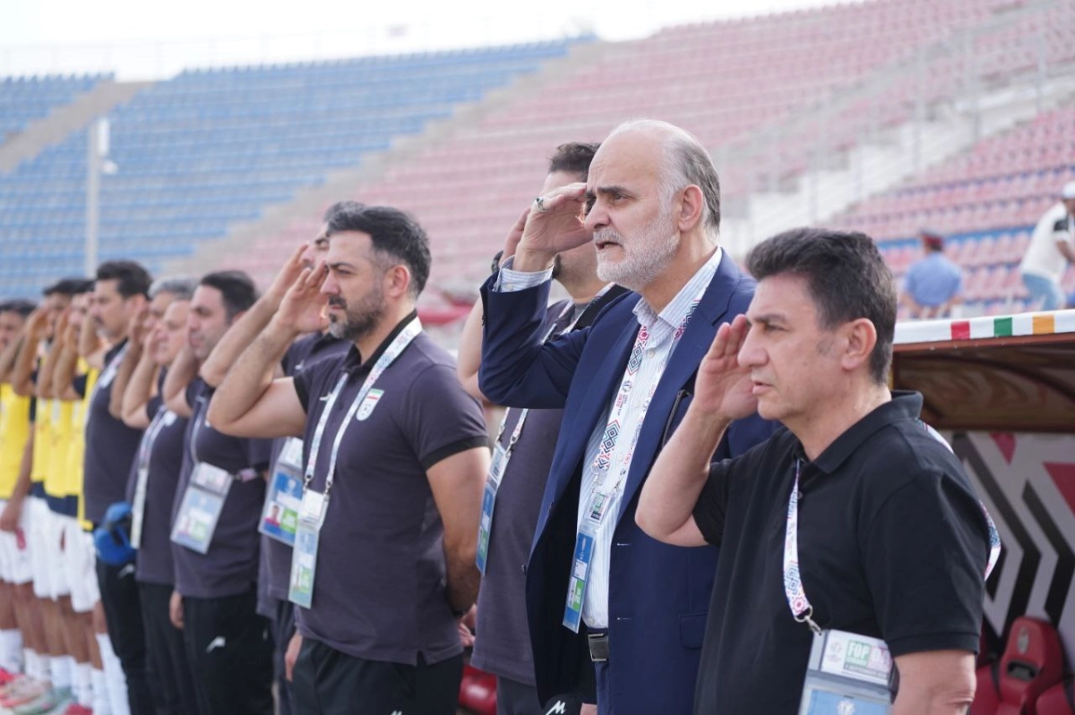 شمشیر دو لبه کیپ ورد برای قلعه‌نویی و تیمش