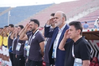 شمشیر دو لبه کیپ ورد برای قلعه‌نویی و تیمش