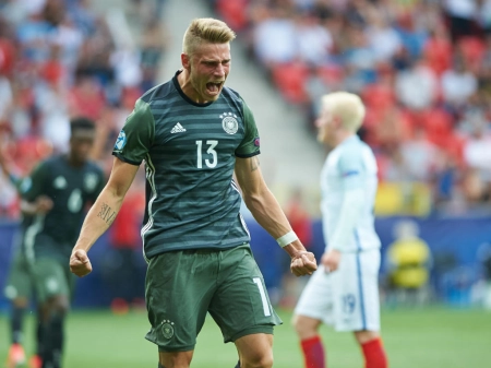 مهاجم سابق شالکه و تیم ملی آلمان در آستانه توافق با پرسپولیس؟