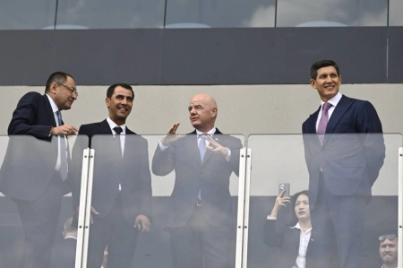 رئیس فیفا مدال نایب قهرمانی را به تیم ملی ایران اهدا کرد