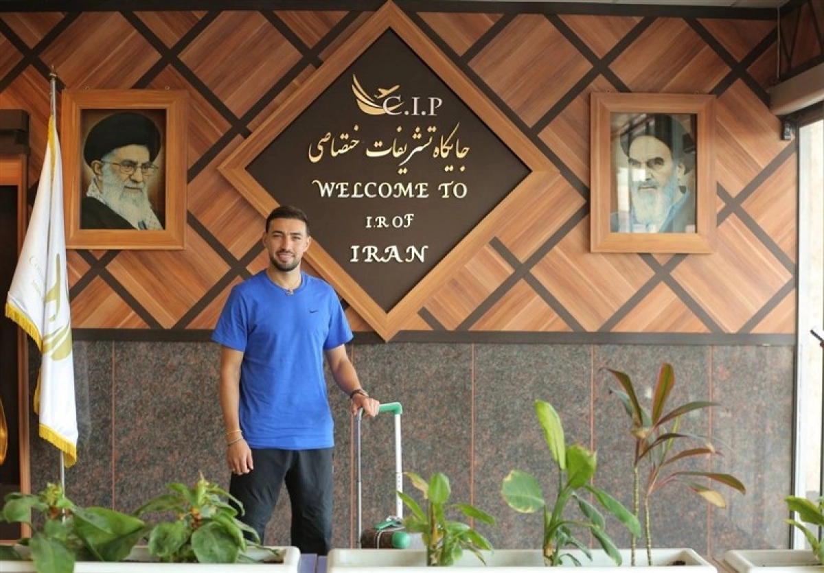 دلبری برای هواداران به سبک ستاره جدید آبی‌ها؛ مونیر با عدد ۴ کری خواند! + عکس