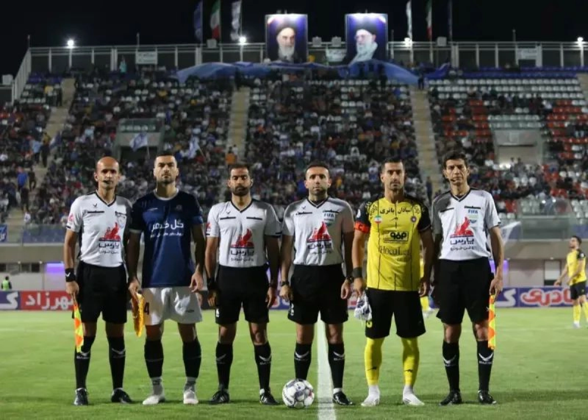 واکنش کنایه‌آمیز گل‌گهر به داوری جدال با سپاهان + عکس