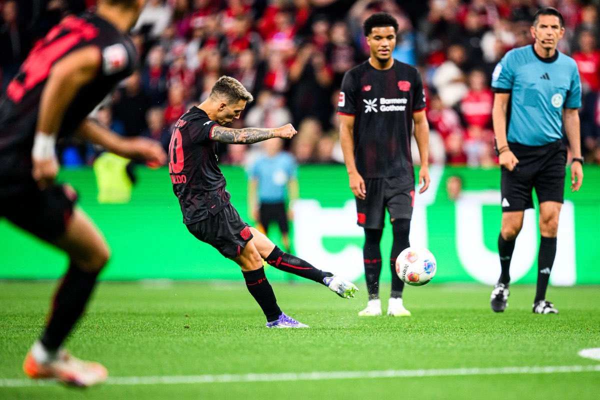 لورکوزن بدون تن هاخ ۹ نفره می‌برد!