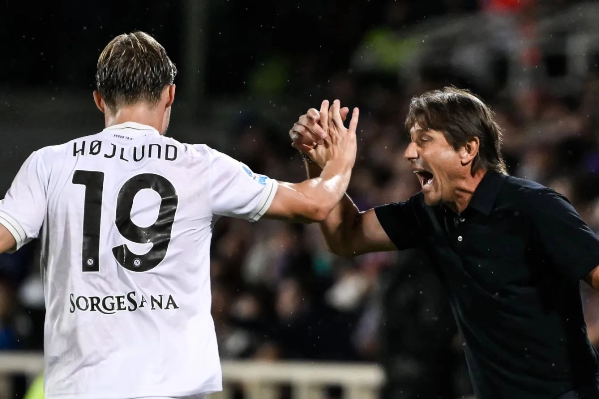 ۱۵ دقیقه، زمانی که هویلون برای گلزنی در ناپولی می‌خواست