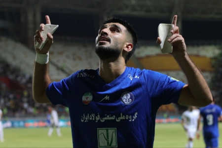 ستاره استقلال خوزستان رکورد زد؛ اخراج بعد از ۴ دقیقه حضور!
