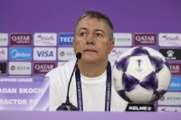 بگو مگوی اسکوچیچ با خبرنگاران: با فشار هوادار تعویض نمی‌کنم