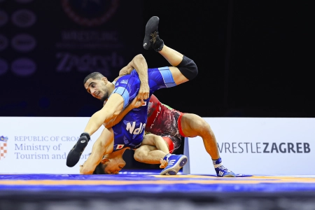 کری‌خوانی کشتی‌گیر ژاپنی برای عموزاد: منتظر مبارزه سوم باش!