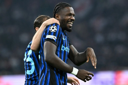 آژاکس ۰-۲ اینتر؛ کرنر هاکان، ضربه سر تورام و دیگر هیچ