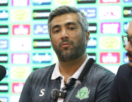 مربی آلومینیوم اراک: مجتبی حسینی به پیشرفت تیمی تاکید دارد
