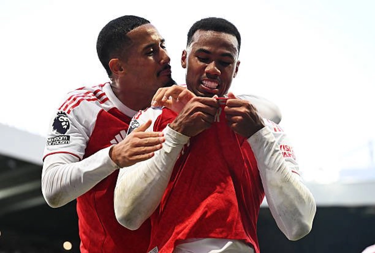 نیوکاسل ۱-۲ آرسنال؛ بازگشت رویایی در شب تصمیمات جنجالی داور