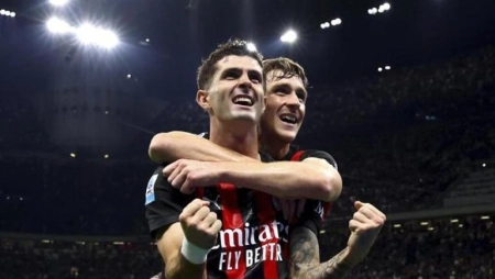 میلان ۲-۱ ناپولی؛ صدرنشین تسلیم تیم ۱۰ نفره مدمکس