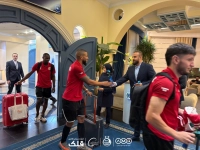 کاروان المحرق برای دیدار با استقلال وارد تهران شد