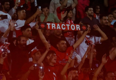 جو پرشور هواداران تراکتور در ورزشگاه یادگار امام