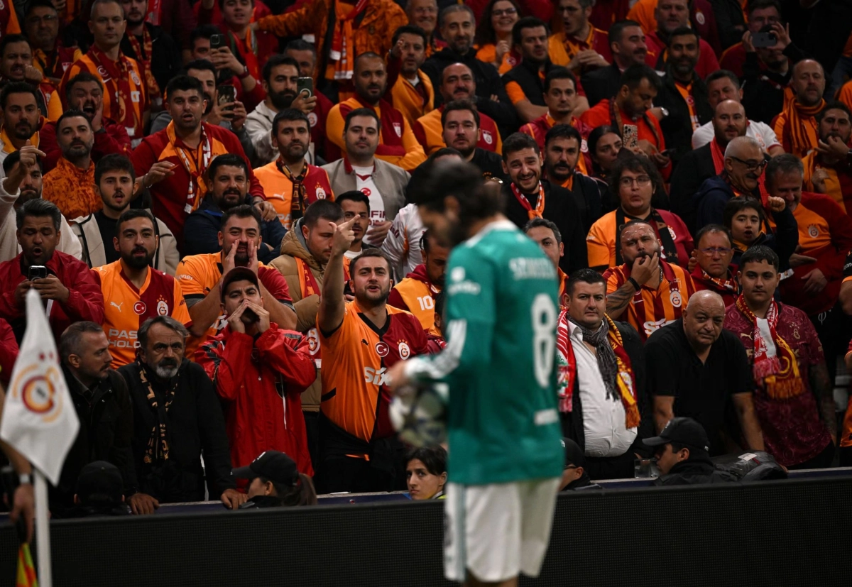 حمله کارشناسان به تصمیم اسلوت؛ چرا سوبوسلای به دفاع راست رفت؟