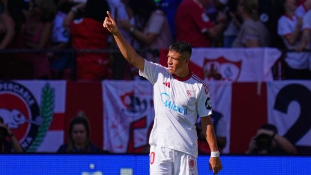 خودنمایی سانچز ۳۶ ساله مقابل تیم سابق؛ من هنوز زنده‌ام