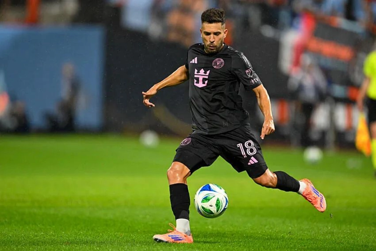 رسمی؛ خداحافظی آلبا از فوتبال در پایان فصل