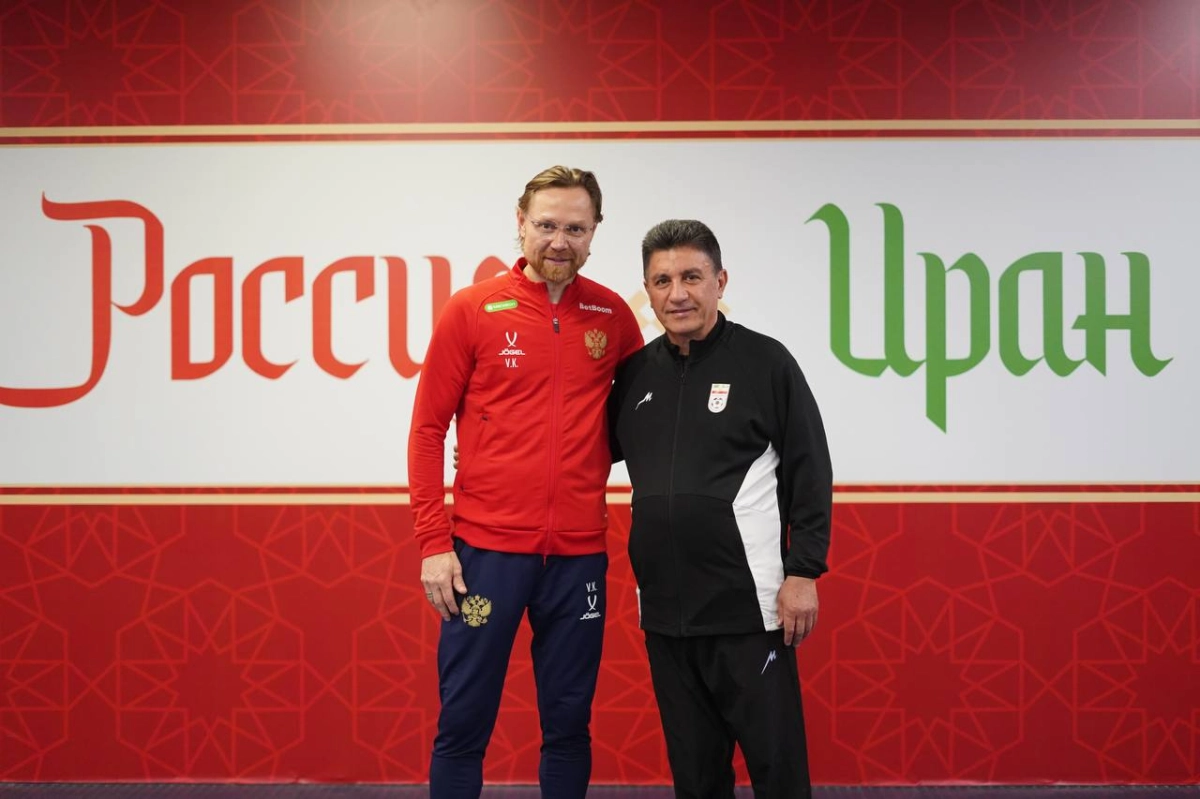 دیدار صمیمانه قلعه‌نویی و کارپین پیش از نشست خبری