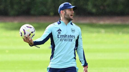 جک ویلشر، ستاره پیشین آرسنال، هدایت لوتون تاون را بر عهده گرفت