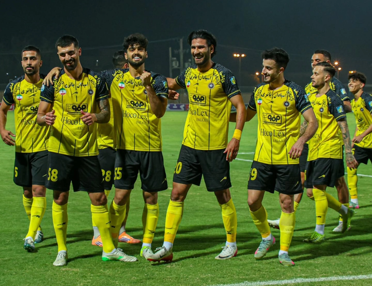 سپاهان با پیراهن خانگی به مصاف آخال می‌رود + عکس