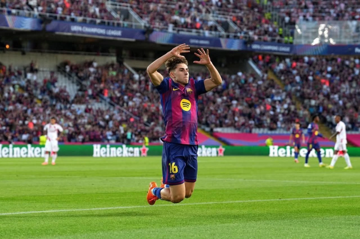 بارسلونا ۶-۱ المپیاکوس؛ آتش‌بازی فرمین و رشفورد در شب جنجال داوری