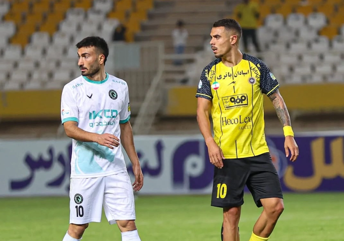 جنجال داوری در دیدار سپاهان؛ طلایی‌پوشان شوکه شدند! + عکس