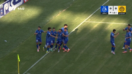 گل اول استقلال به فجرسپاسی توسط یاسر آسانی از روی ضربه پنالتی