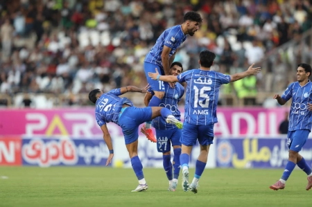 پایان ۵۲۱ روز سخت؛ استقلال بالاخره صدرنشین شد