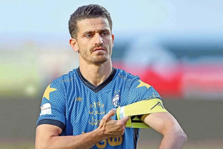 رونمایی رسمی از وریا در محل باشگاه استقلال + عکس