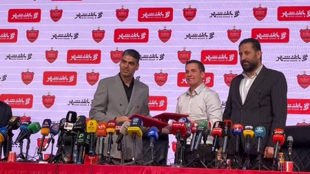 لحظه عقد قرارداد اوسمار ویرا با باشگاه پرسپولیس