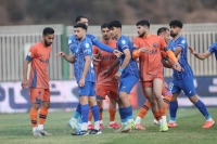 حاشیه‌های جنجالی دیدار استقلال؛ بازیکن پادیاب ۷ نشان داد! + عکس