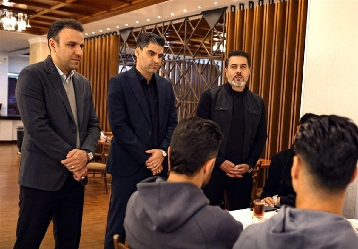 آغاز رسمی کار محسن خلیلی در پرسپولیس؛ معاون ورزشی میان بازیکنان معارفه شد