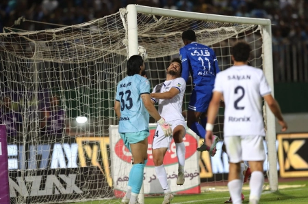بدشانسی بزرگ برای آبی‌ها؛ مهاجم استقلال رباط داد! + عکس