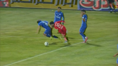 اتاق VAR | برخورد هاشم‌نژاد با مهاجم تراکتور پنالتی نبود؟