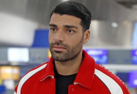 طارمی، سوژه رسانه‌های یونان؛ پُز یا سبک زندگی؟! + عکس