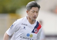 58 ساله و همچنان در زمین؛ میورا باز هم قرارداد بست