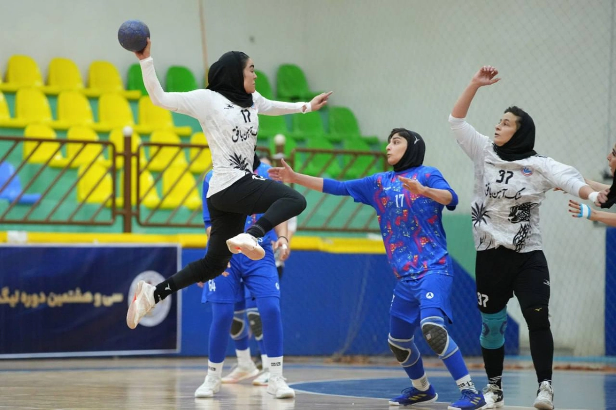 هفته چهارم لیگ برتر هندبال زنان | باخت استقلال، صدرنشینی سنگ‌‌آهن