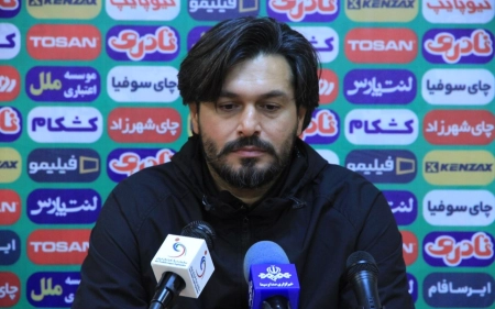 انتقاد دقیقی از ورزشگاه تختی آبادان: با این زمین، بحث فنی وجود ندارد!