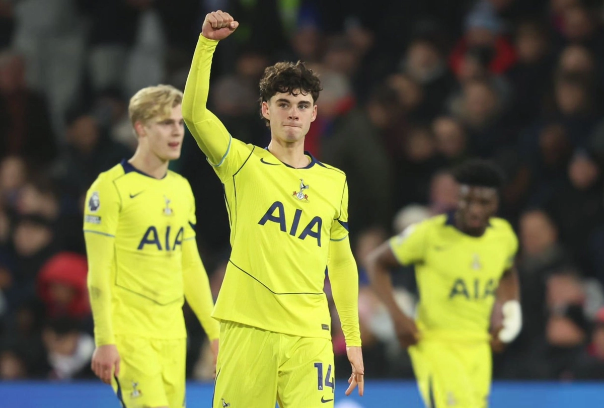 کریستال پالاس ۰-۱ تاتنهام؛ فرانک از اخراج نجات پیدا کرد