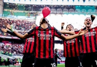 میلان ۳-۰ ورونا؛ روسونری با سه گل به صدر رفت