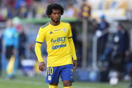 گزینه جذاب چادرملو؛ هافبک خلاق اکوادوری در آستانه حضور در لیگ ایران