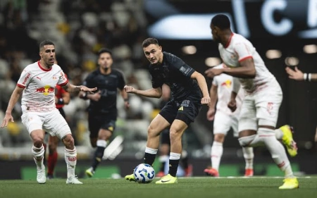 شباب الاهلی برای آزمون رقیب خرید