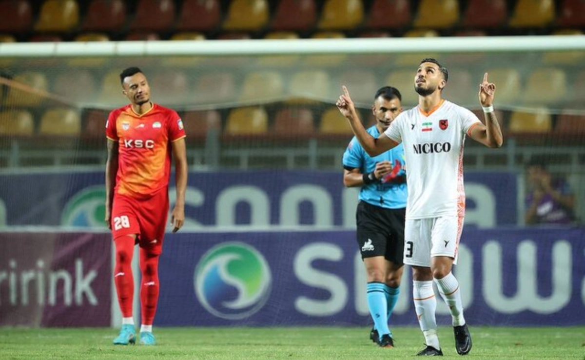 تعجب بازیکن سابق فولاد از باز بودن پنجره این باشگاه